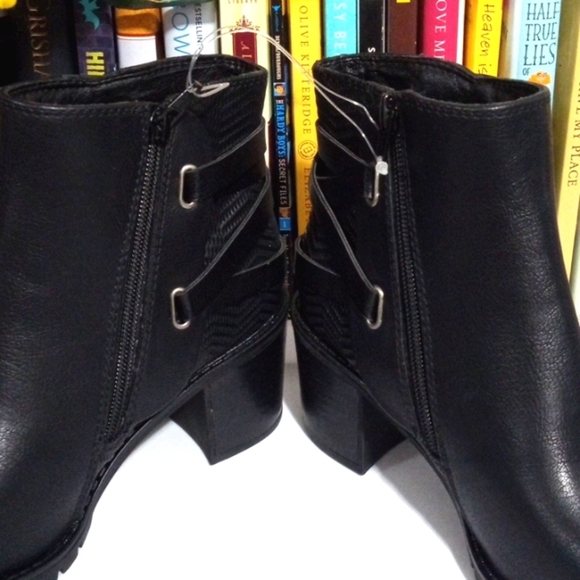 BARETRAPS HENSLEY BLACK BLOCK HEEL ANKLE BOOTS SIZE 6.5 NWT - Picture 6 of 11